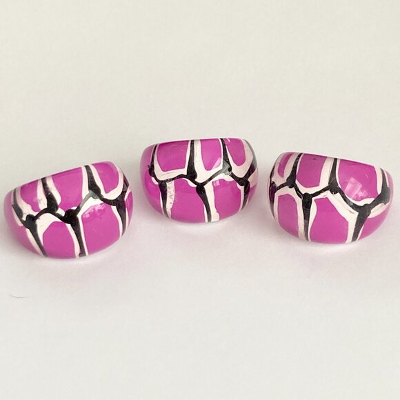 Vintage Lucite Acrylic Ring Size 6 Retro Abstract Hand Painted Purple BlackWhite - Picture 11 of 11